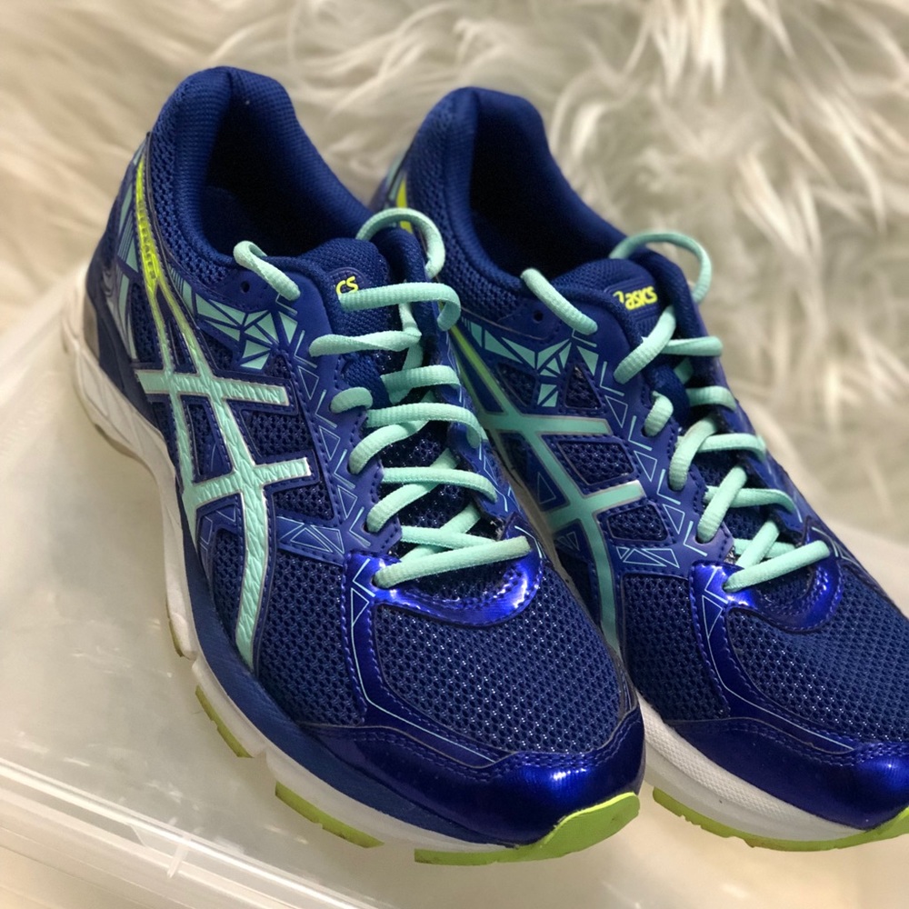 Blue ASIC running shoe.